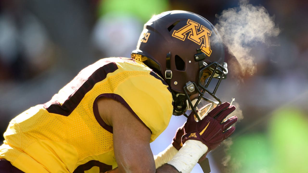Gophers fend off Fighting Illini, 32-23